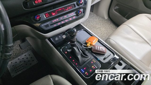 Kia Carnival 2015 thumb 10