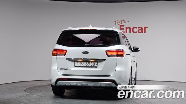 Kia Carnival 2015 thumb 5