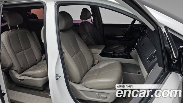 Kia Carnival 2015 thumb 10