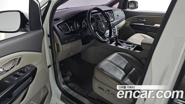Kia Carnival 2015 thumb 11