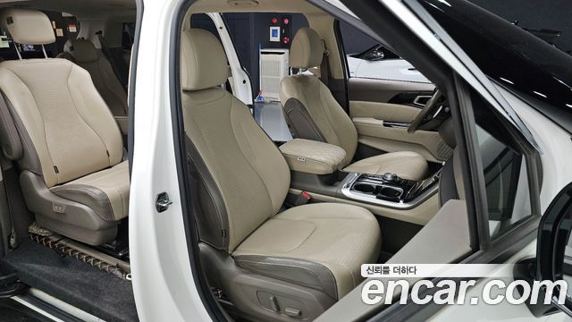 Kia Carnival 2021 thumb 11