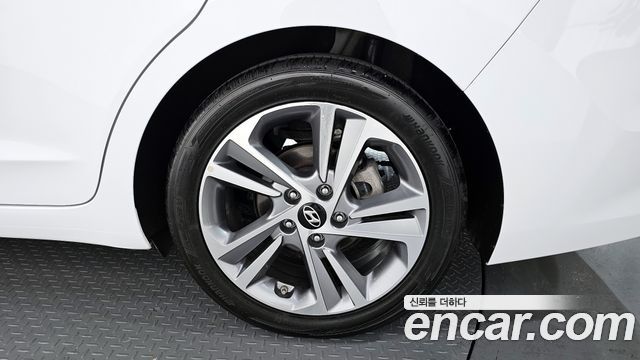Hyundai Avante 2017 thumb 6