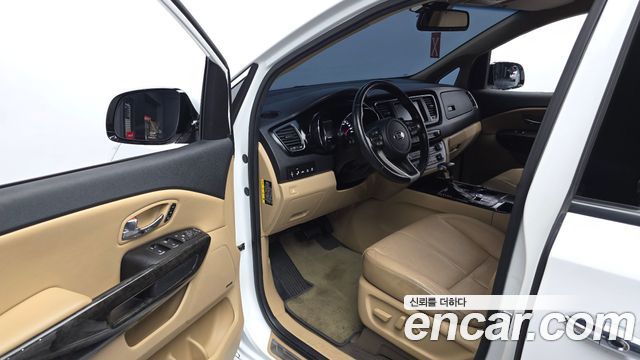 Kia Carnival 2018 thumb 10