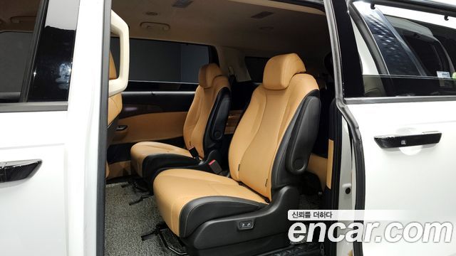 Kia Carnival 2021 thumb 12
