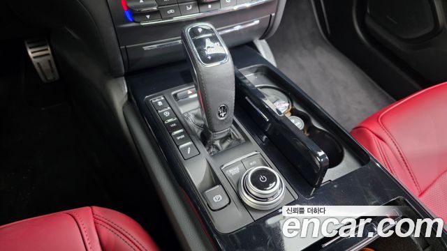 Maserati Ghibli 2022 thumb 7