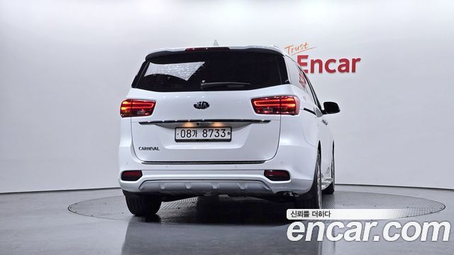 Kia Carnival 2018 thumb 5