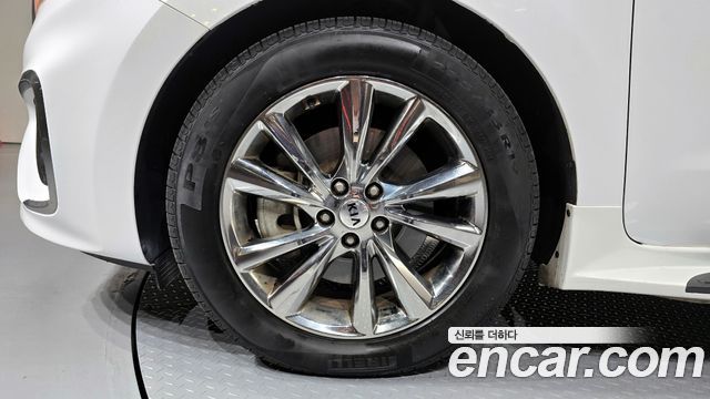 Kia Carnival 2018 thumb 6