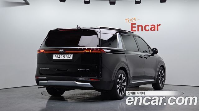 Kia Carnival 2021 thumb 3