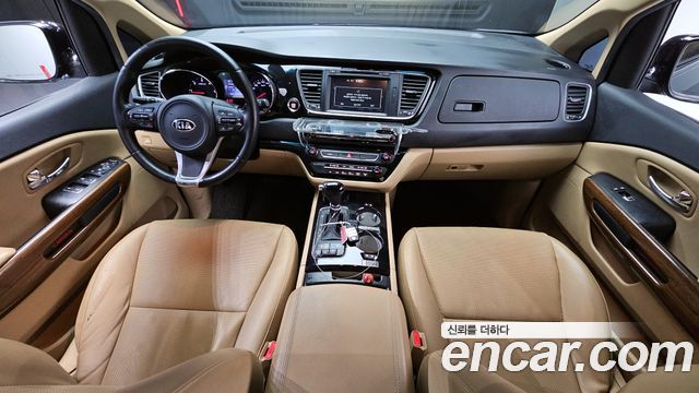 Kia Carnival 2015 thumb 8