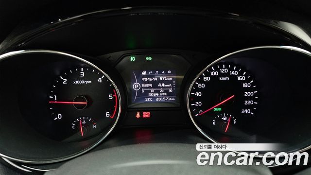 Kia Carnival 2015 thumb 9