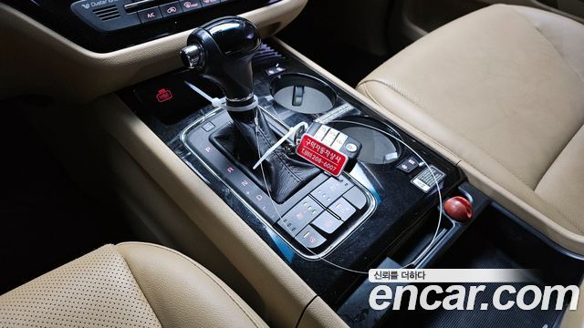 Kia Carnival 2015 thumb 10
