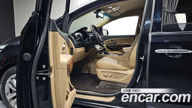 Kia Carnival 2015 thumb 11