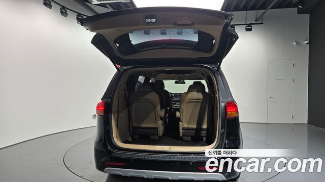 Kia Carnival 2015 thumb 12