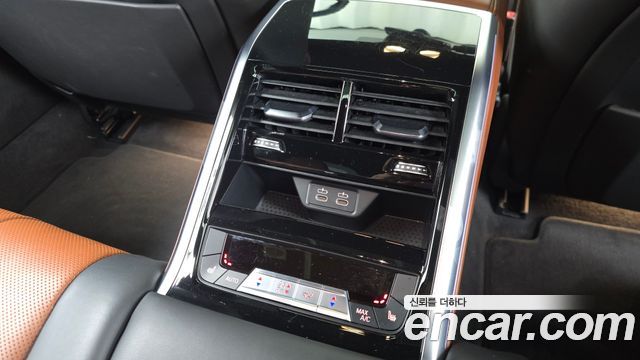 BMW 8 серии 2023 thumb 9