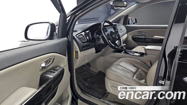 Kia Carnival 2019 thumb 11