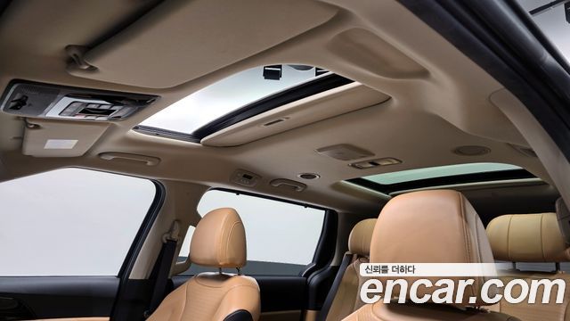 Kia Carnival 2021 thumb 11
