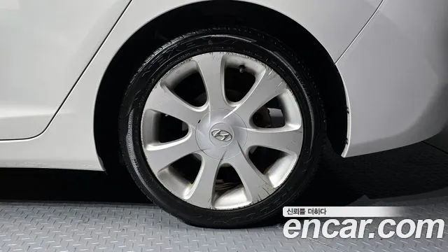 Hyundai Avante 2010 thumb 6
