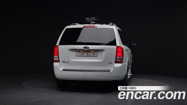 Kia Carnival 2011 thumb 5