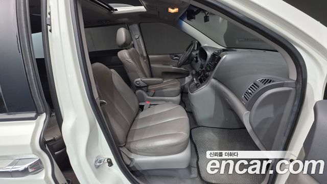 Kia Carnival 2011 thumb 10