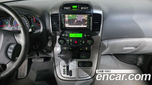 Kia Carnival 2011 thumb 11