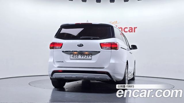 Kia Carnival 2015 thumb 5