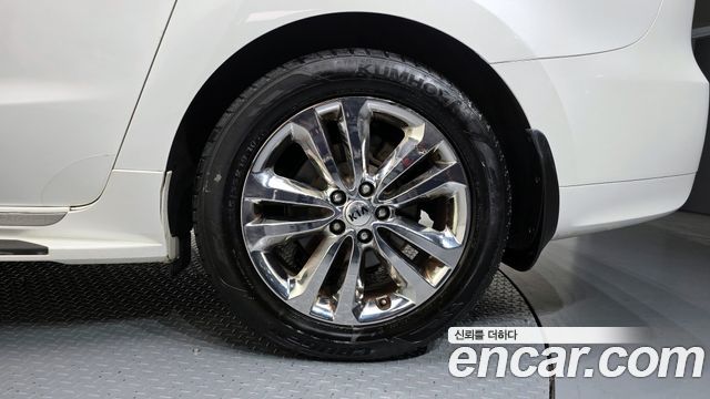 Kia Carnival 2015 thumb 6