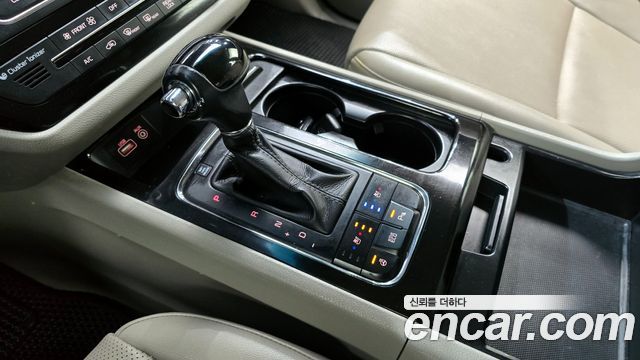Kia Carnival 2015 thumb 10