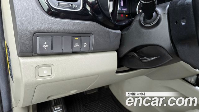 Kia Carnival 2015 thumb 12