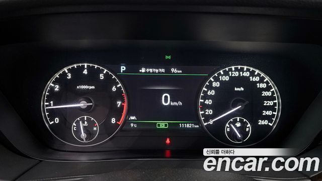 Genesis G90 2018 thumb 9