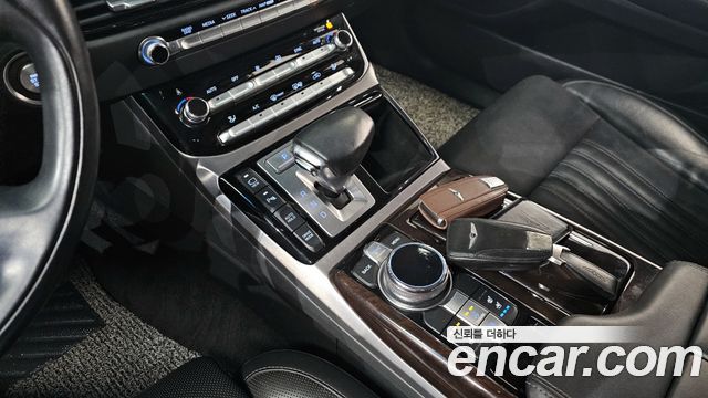 Genesis G90 2018 thumb 10
