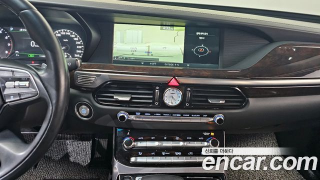 Genesis G90 2018 thumb 12