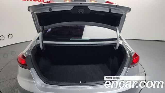 Hyundai Avante 2017 thumb 12