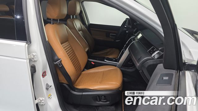 Land Rover Discovery Sport 2019 thumb 10