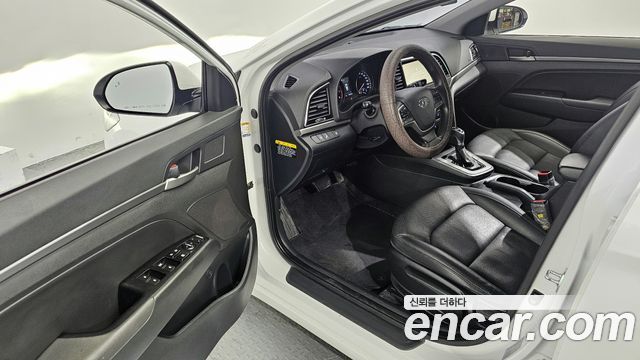 Hyundai Avante 2017 thumb 11