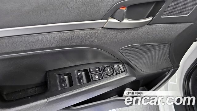 Hyundai Avante 2017 thumb 12
