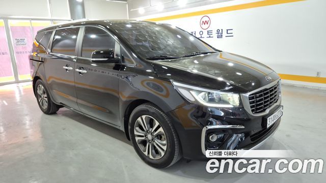 Kia Carnival 2018 thumb 4