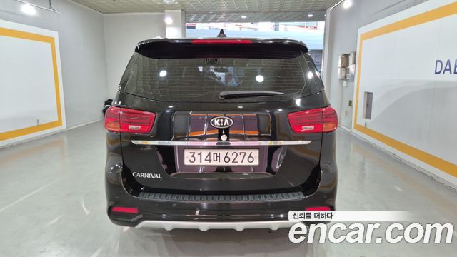 Kia Carnival 2018 thumb 5