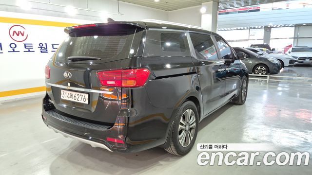 Kia Carnival 2018 thumb 6