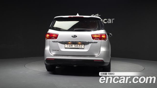 Kia Carnival 2018 thumb 4