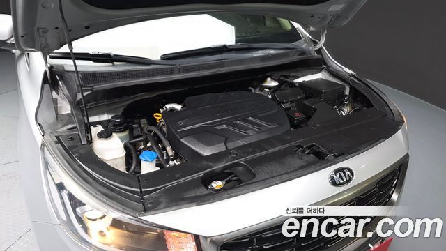 Kia Carnival 2018 thumb 6