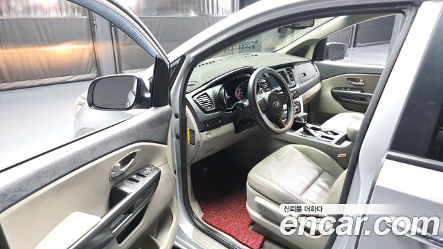 Kia Carnival 2018 thumb 10