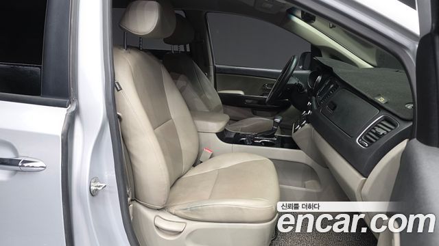 Kia Carnival 2018 thumb 11
