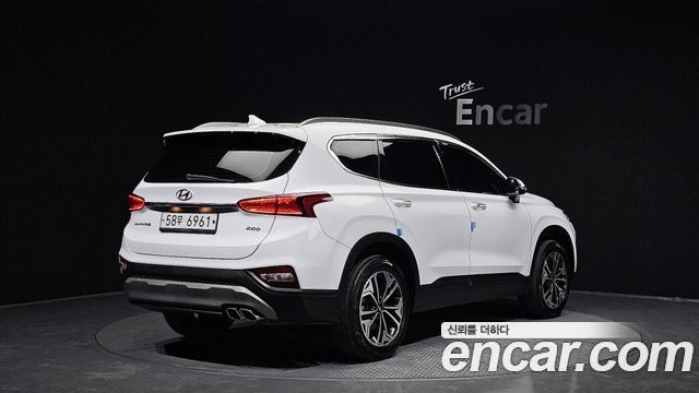 Hyundai Santa Fe 2018 thumb 3