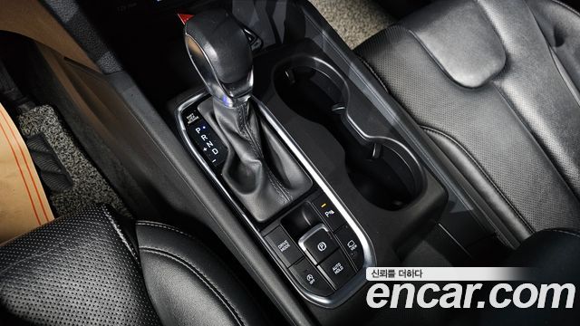 Hyundai Santa Fe 2018 thumb 10
