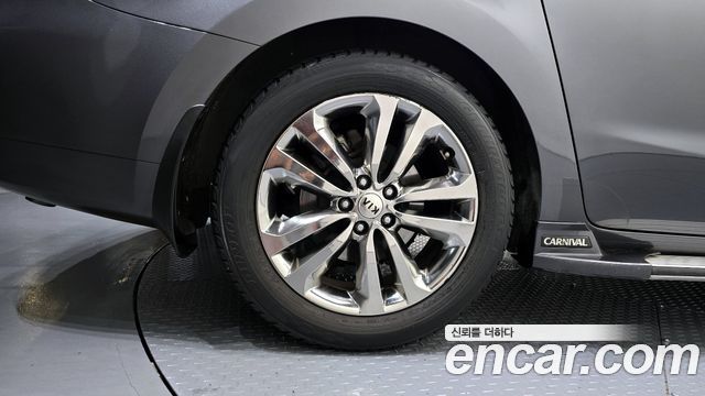Kia Carnival 2015 thumb 6