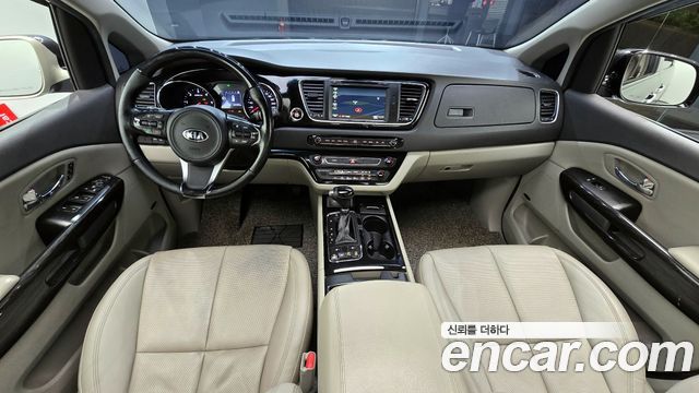 Kia Carnival 2015 thumb 8
