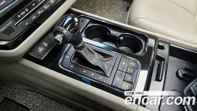 Kia Carnival 2015 thumb 10