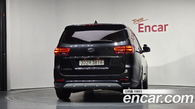 Kia Carnival 2019 thumb 4