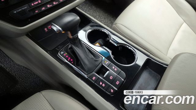 Kia Carnival 2019 thumb 9
