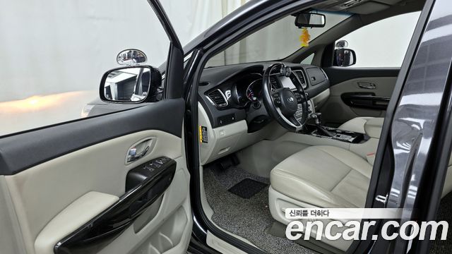 Kia Carnival 2019 thumb 10